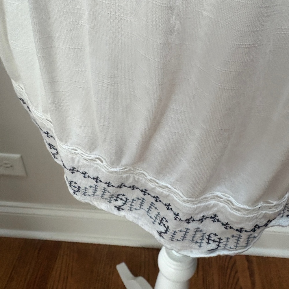 Knox Rose White and Blue Floral Embroidered Top - Picture 8 of 9